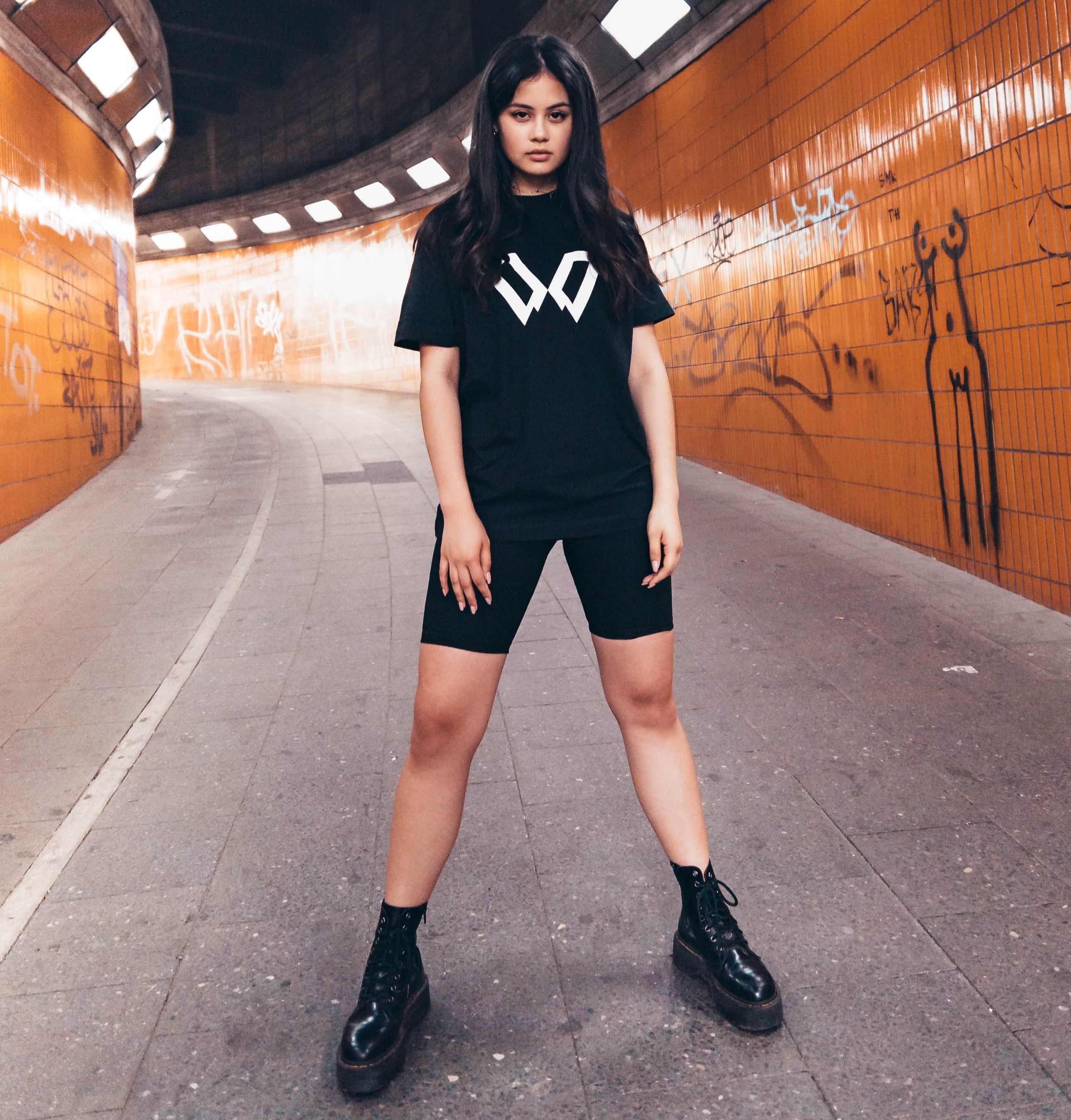 Camiseta Big W (Estampado Reflectante)